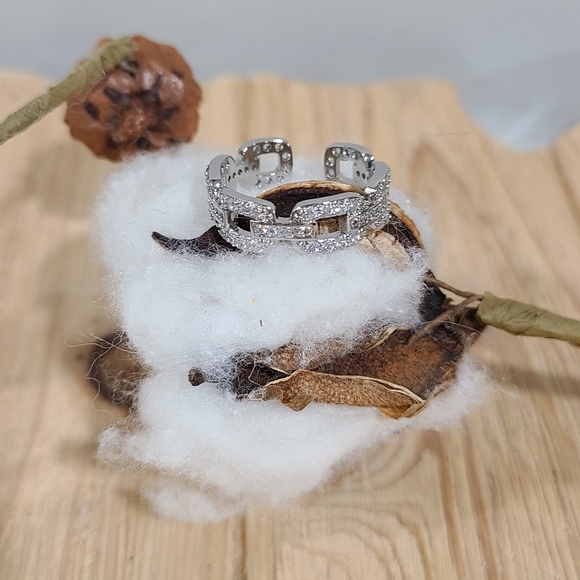 ⛓️⛓️NEW⛓️⛓️PRETTY!! Chain Link Adjustable Ring in SILVER - Picture 8 of 15